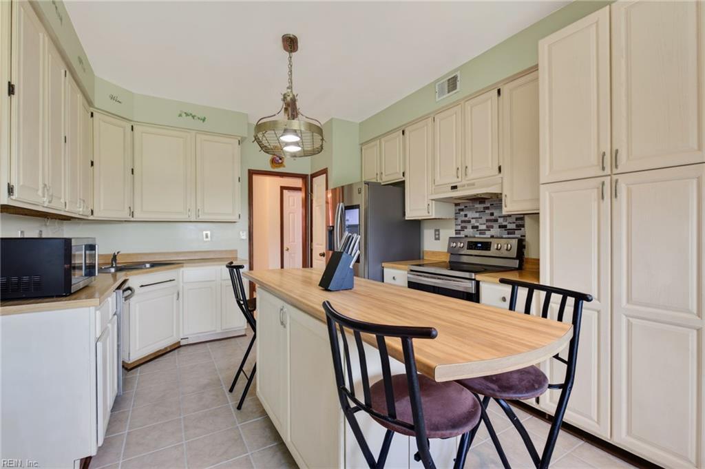 1912 Barberry Ct Property Photo 9