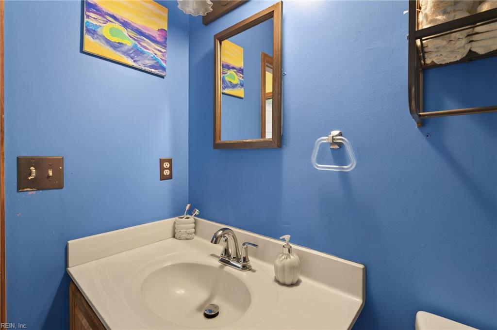 1912 Barberry Ct Property Photo 18