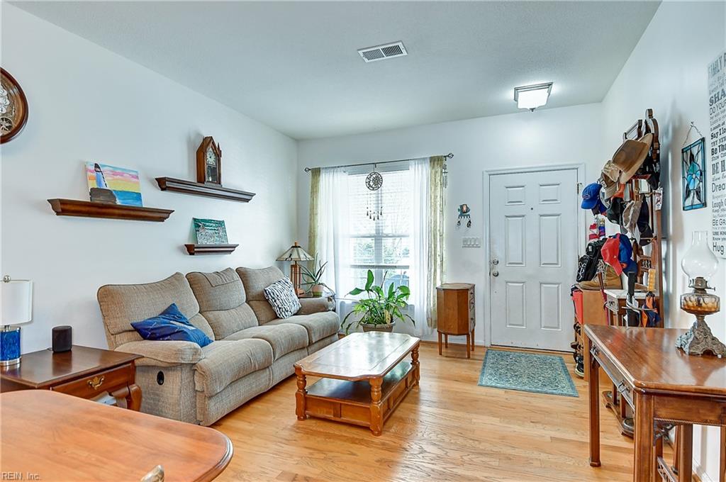 908 Becontree Ct Property Photo 6