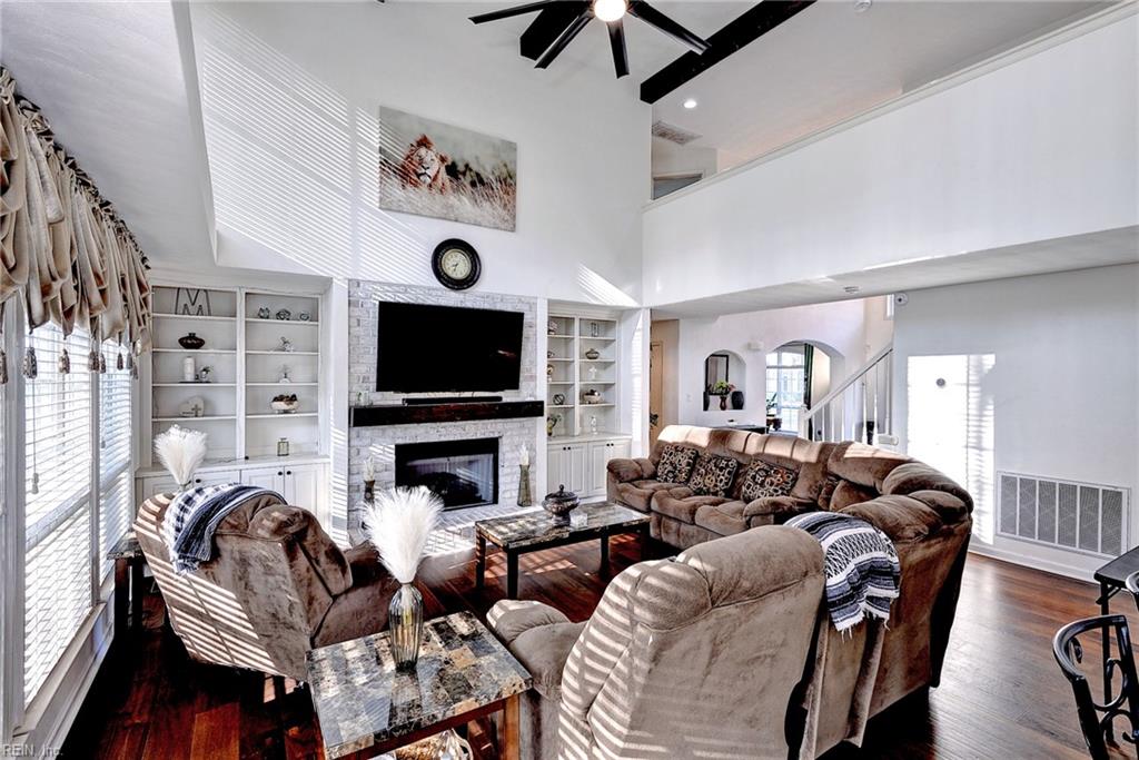 272 Grandville Arch Property Photo 5