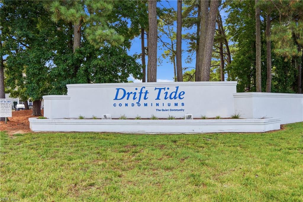 1004 Pebblewood Dr Property Photo 1