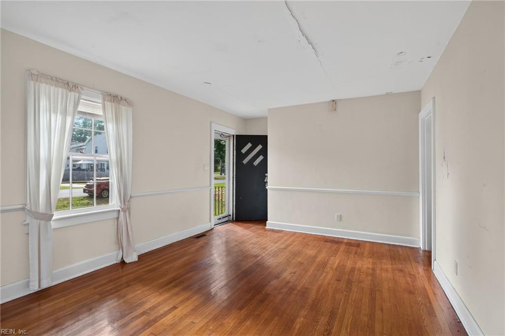506 Hamlin St Property Photo 6