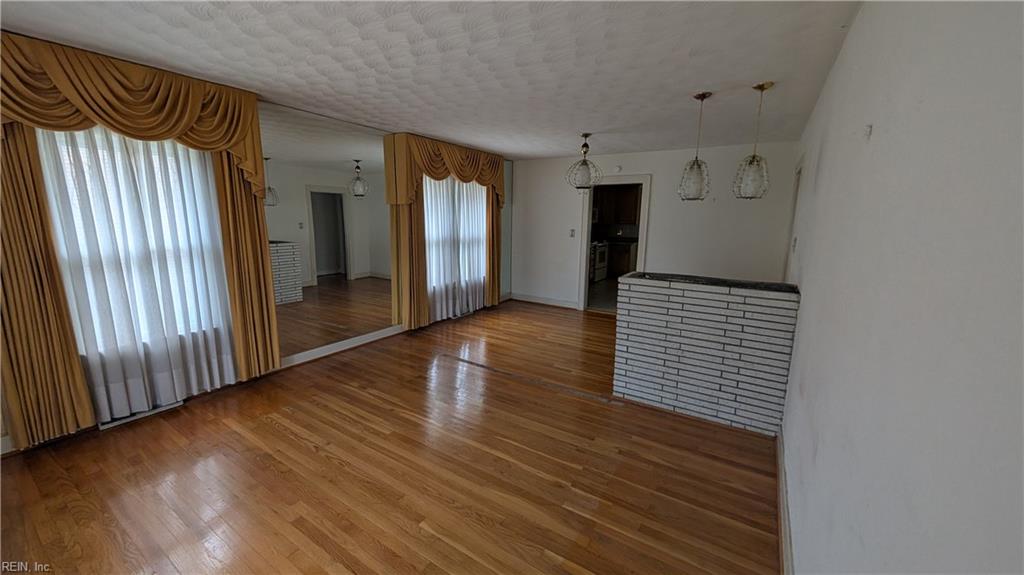 1326 26th St Property Photo 3