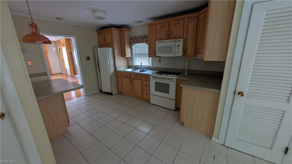 1326 26th St Property Photo 4
