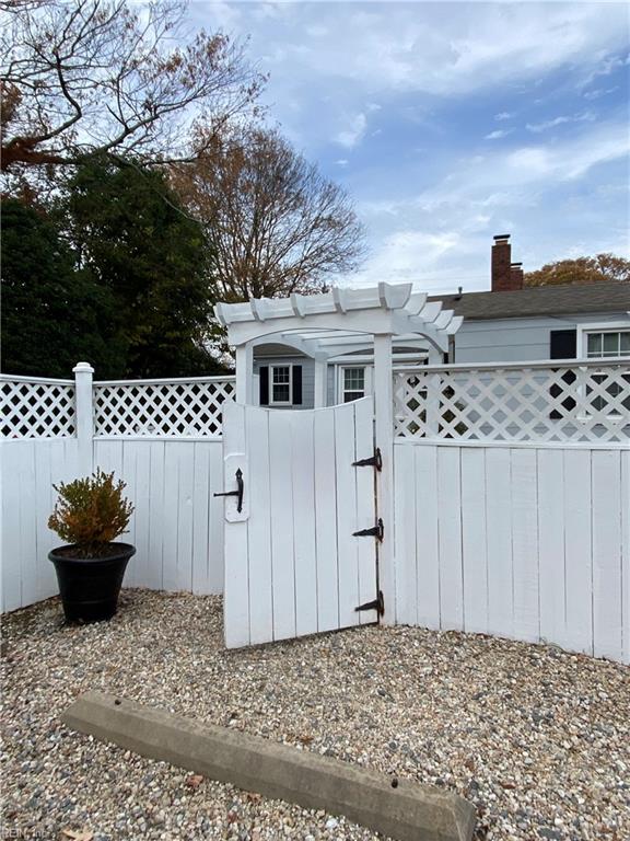 418 B 22nd St Property Photo 12
