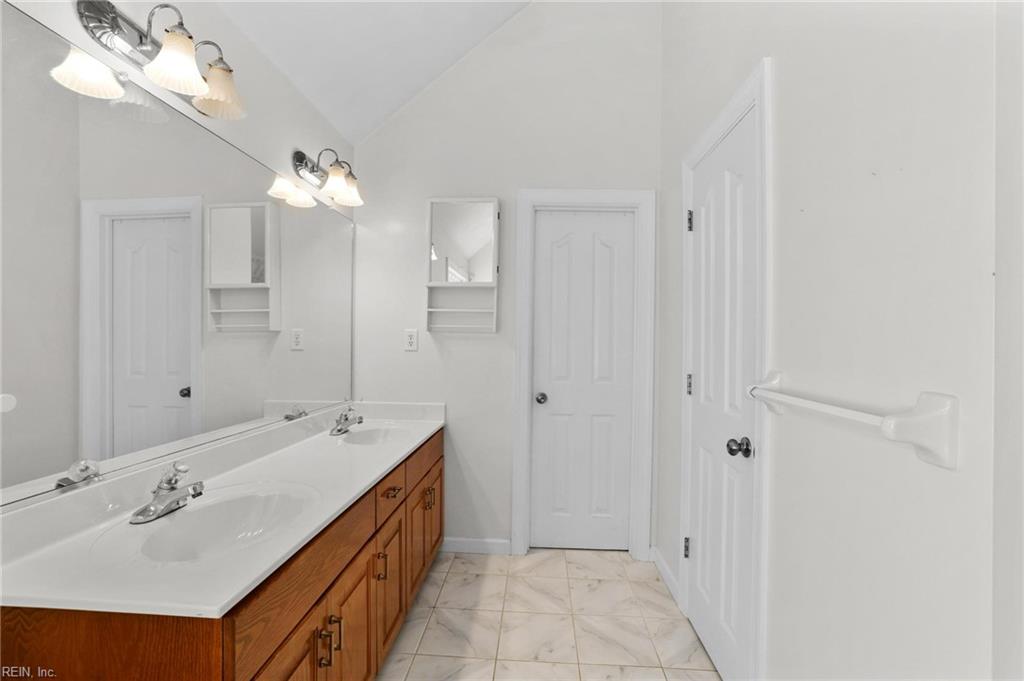909 Sydenham Blvd Property Photo 25