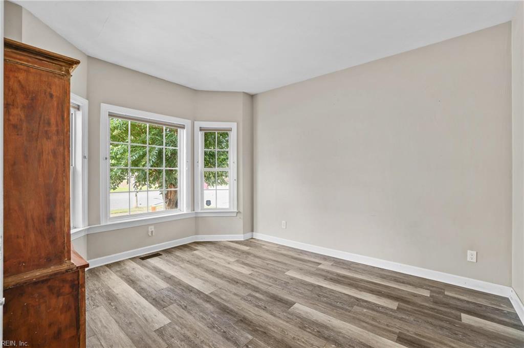 909 Sydenham Blvd Property Photo 32
