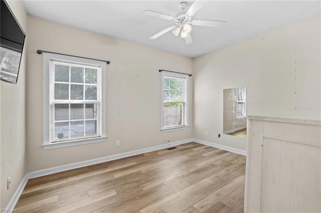909 Sydenham Blvd Property Photo 37