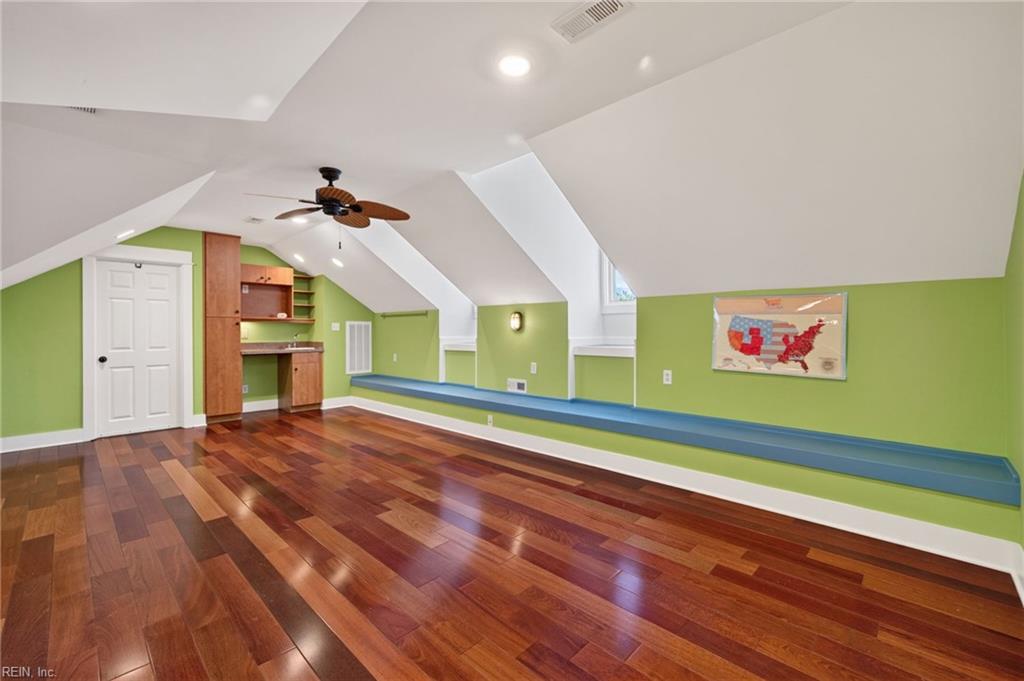 9516 26th Bay St Property Photo 31