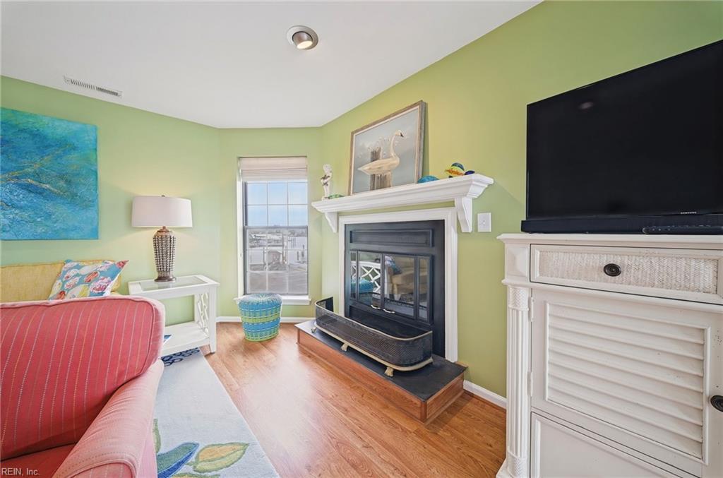417 Harbour Pt Property Photo 9