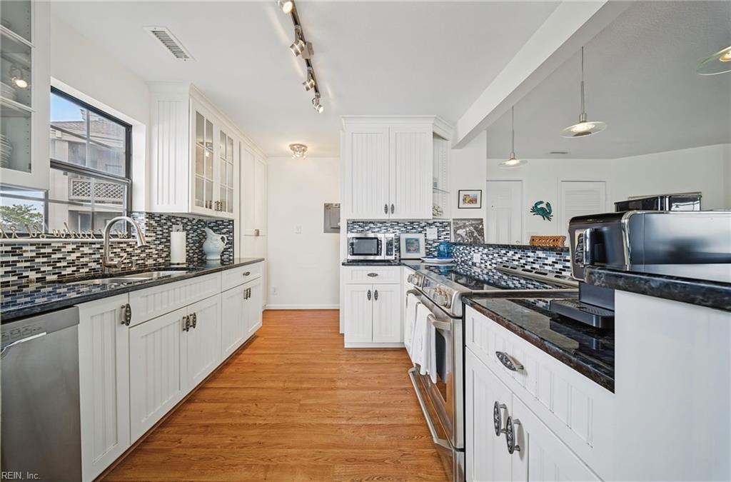 417 Harbour Pt Property Photo 10