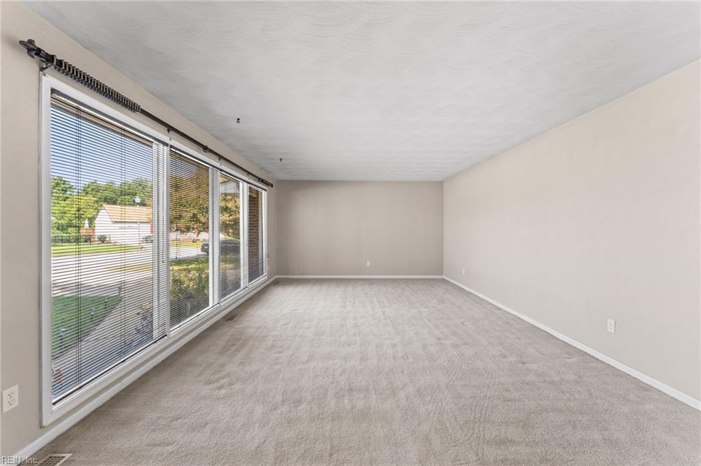 105 Kove Dr Property Photo 2