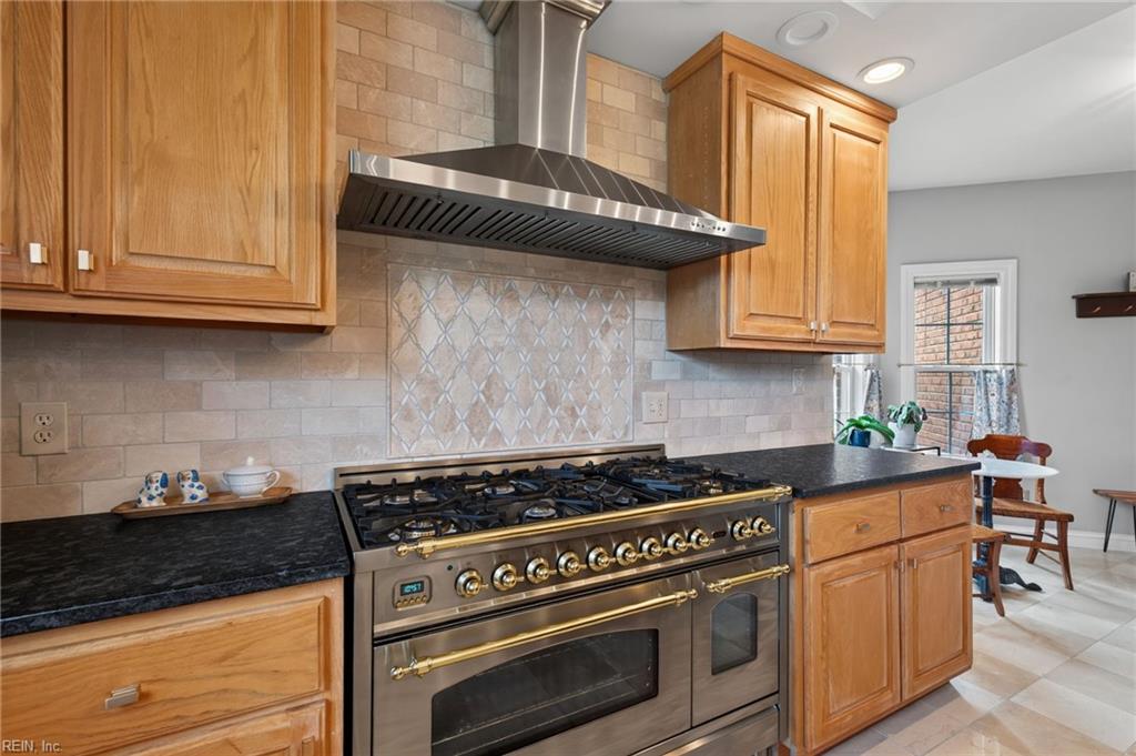 1700 Maze Hill Mews Property Photo 6