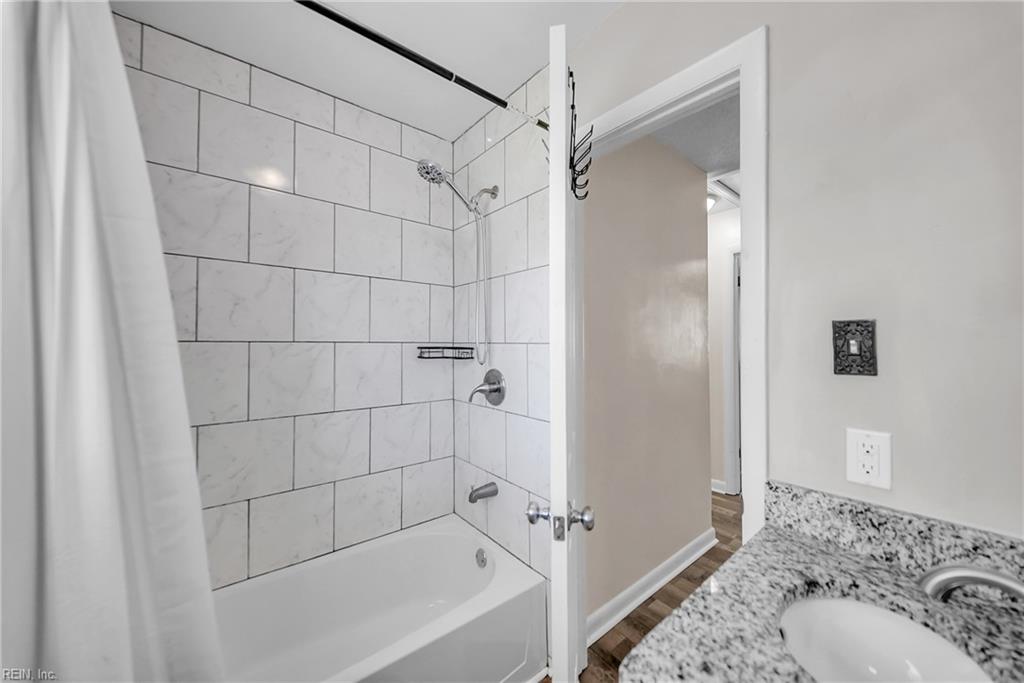 1935 N Lakeland Dr Property Photo 4