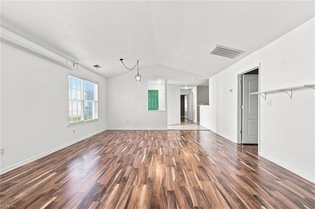 5053 Huntclub Chse Property Photo 9