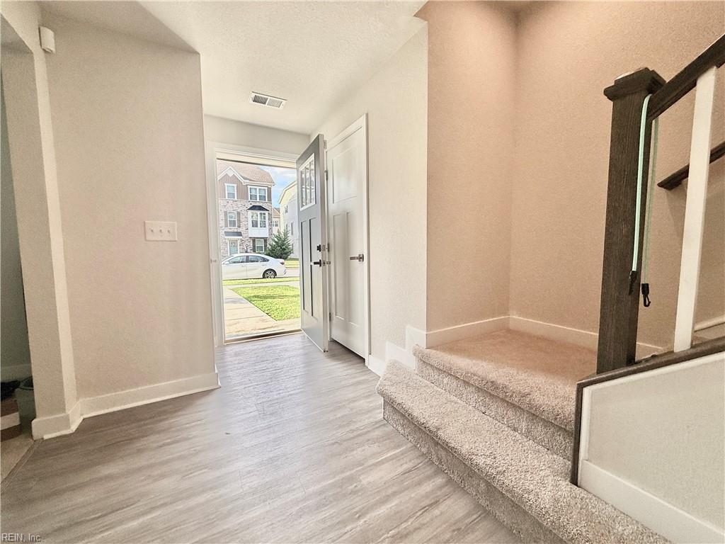 160 Spring Grove Way Property Photo 6