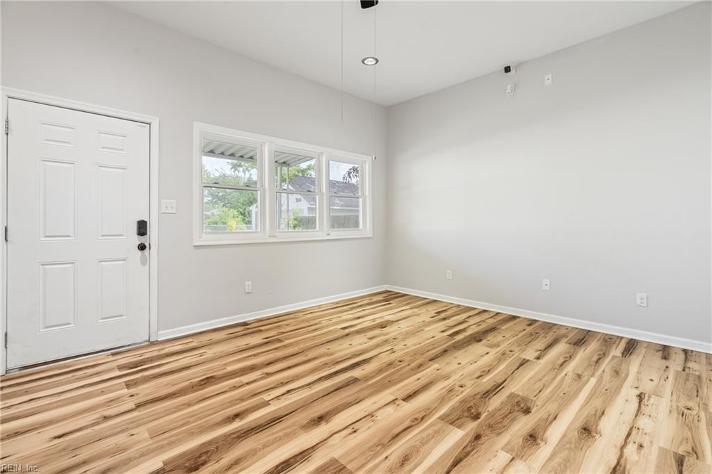 6608 Glenoak Dr Property Photo 6