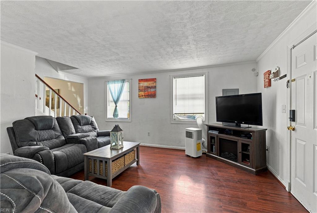 1805 Roanoke Ave Property Photo 2