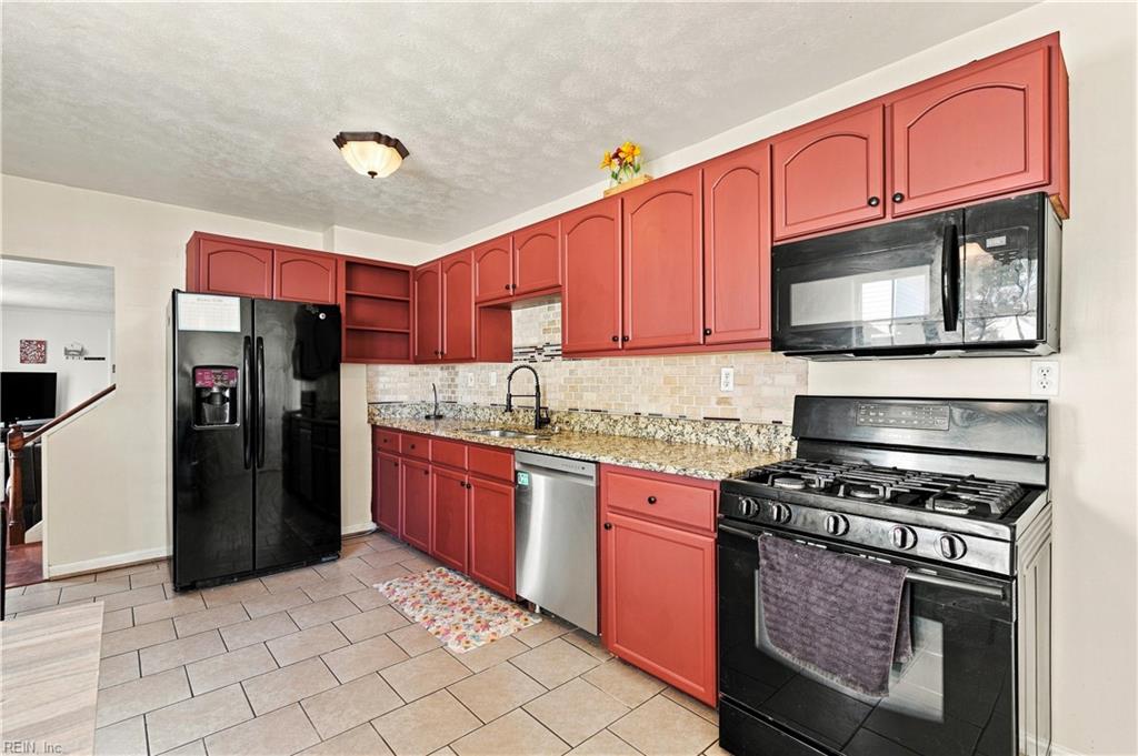 1805 Roanoke Ave Property Photo 4
