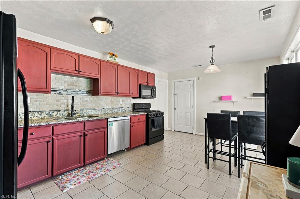 1805 Roanoke Ave Property Photo 6