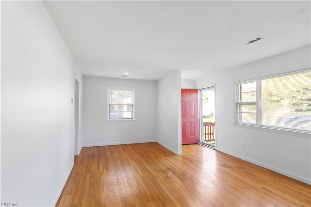 612 N Hope St Property Photo 9