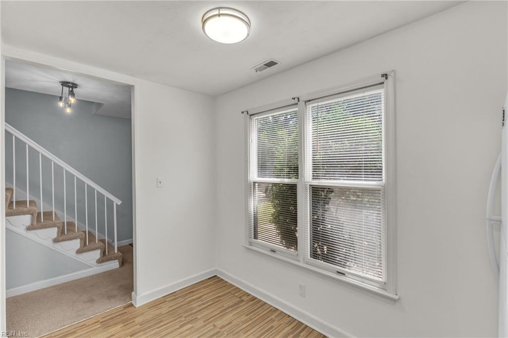 3241 Yellow Pine Cres Property Photo 4