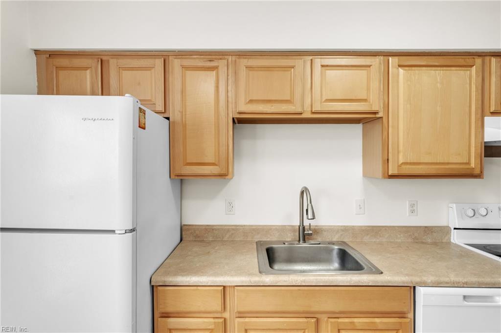 3241 Yellow Pine Cres Property Photo 5
