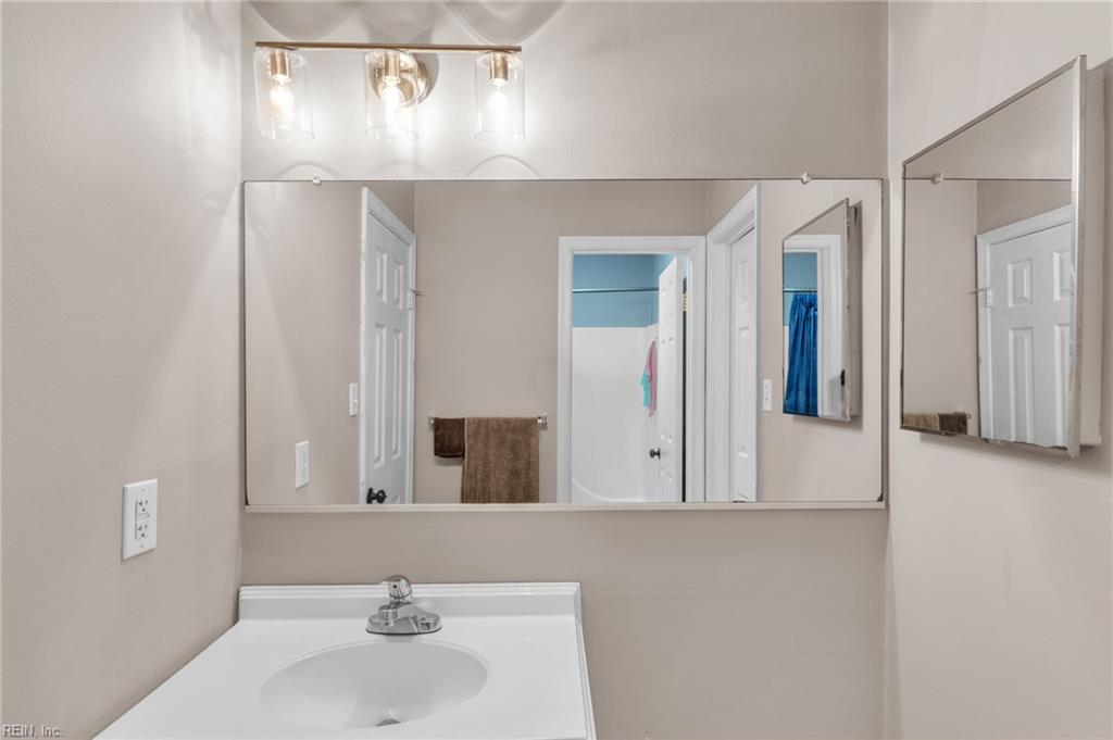 3241 Yellow Pine Cres Property Photo 19