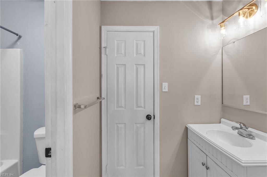 3241 Yellow Pine Cres Property Photo 24