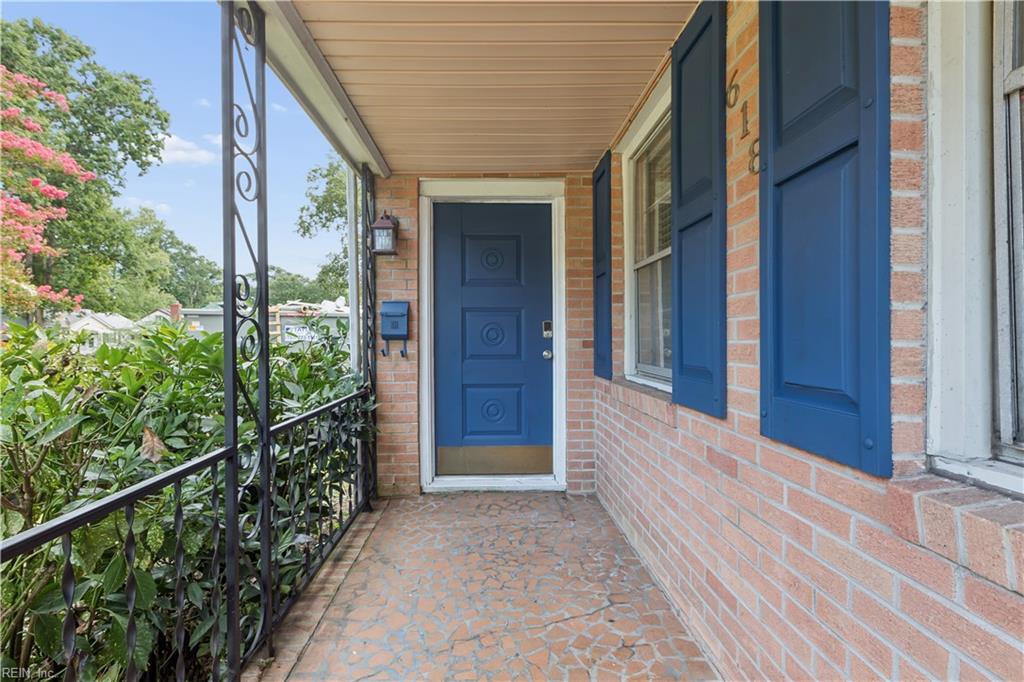 618 72nd St Property Photo 1