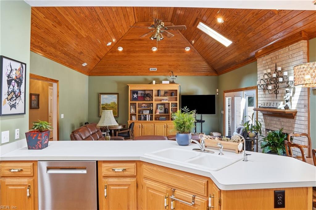 2068 Vaughan Rd Property Photo 12