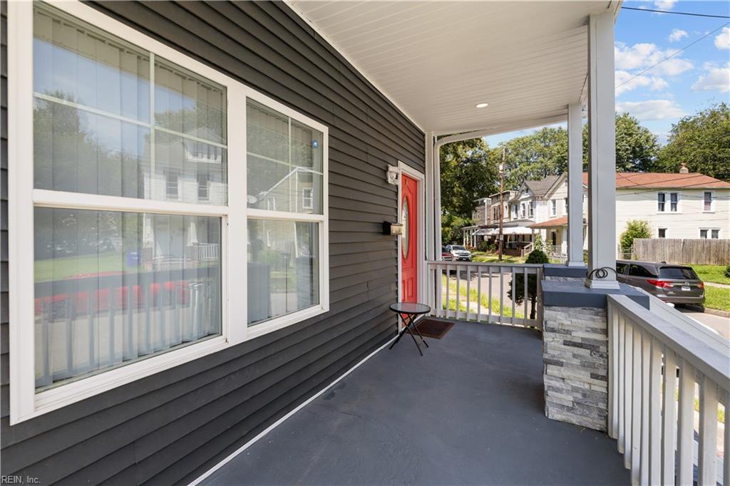 1019 Barney St Property Photo 4