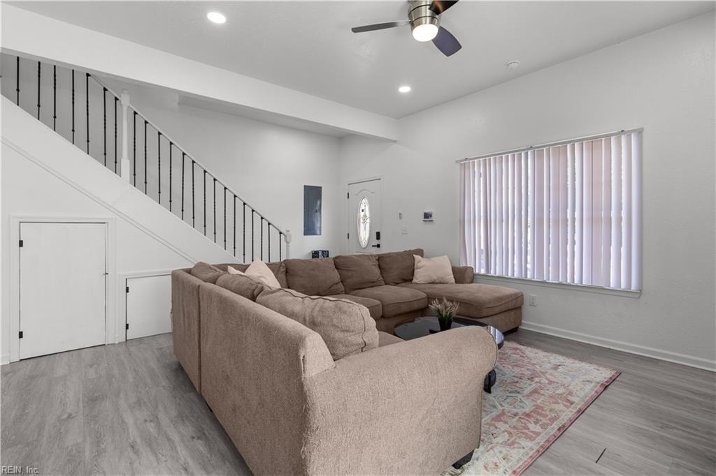 1019 Barney St Property Photo 12