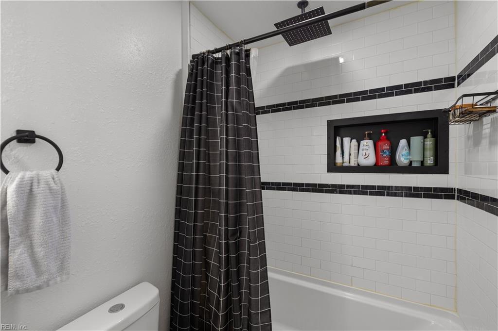 1019 Barney St Property Photo 15