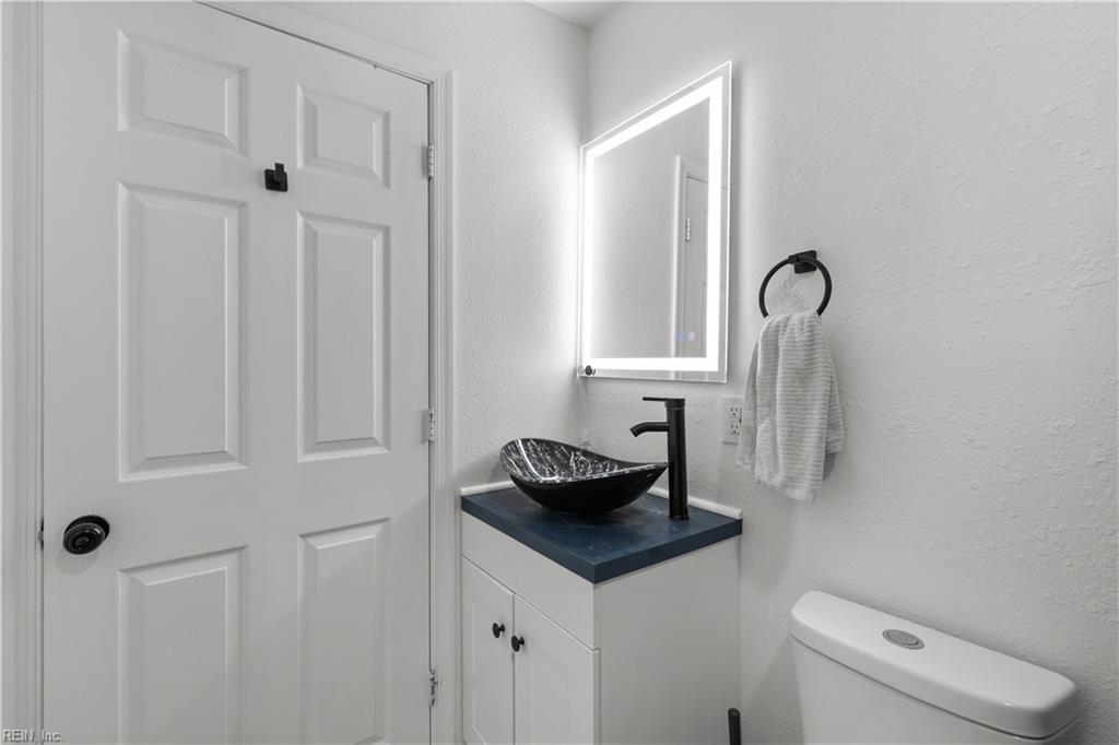 1019 Barney St Property Photo 21
