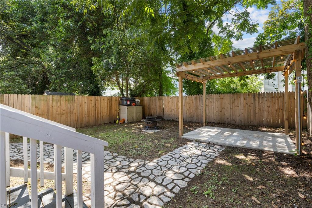 1019 Barney St Property Photo 32