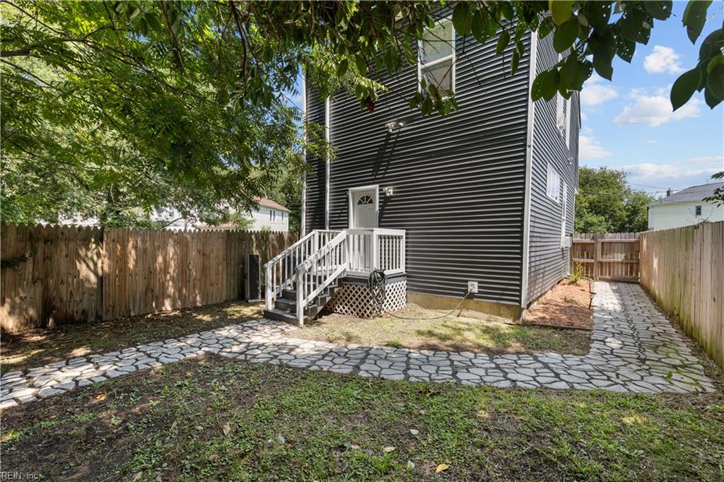 1019 Barney St Property Photo 33