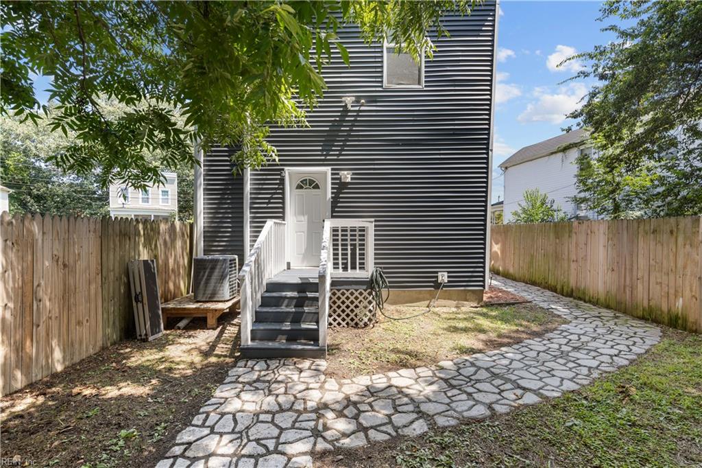 1019 Barney St Property Photo 36