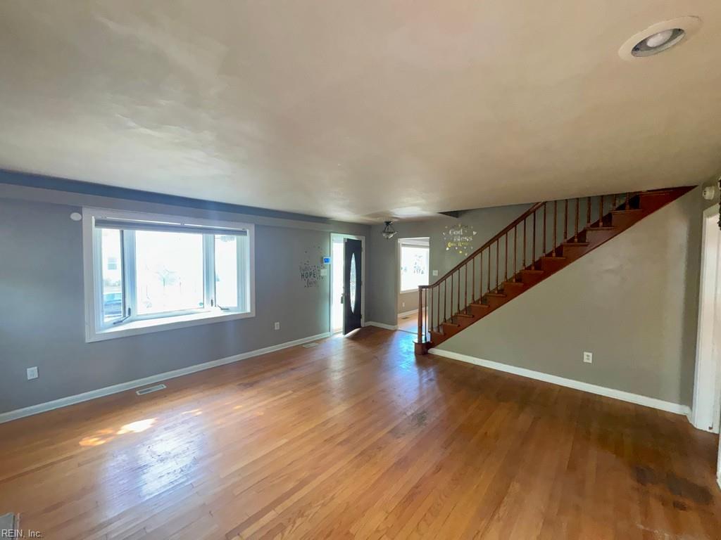 1324 Milton St Property Photo 4