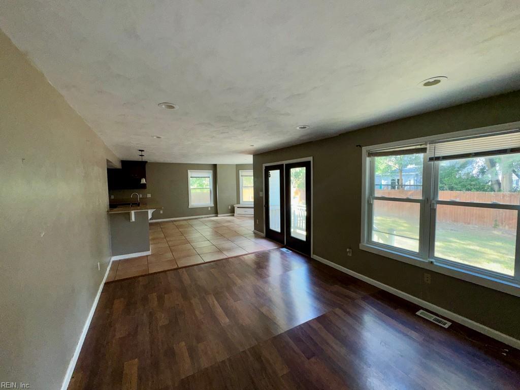 1324 Milton St Property Photo 14