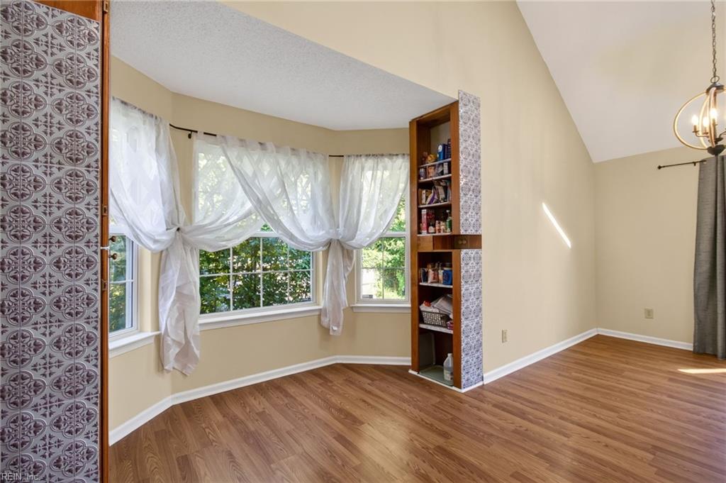 148 Berkshire Blvd Property Photo 8