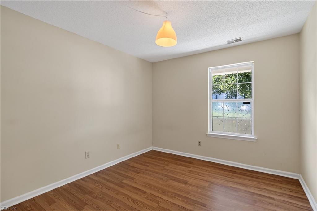 148 Berkshire Blvd Property Photo 19