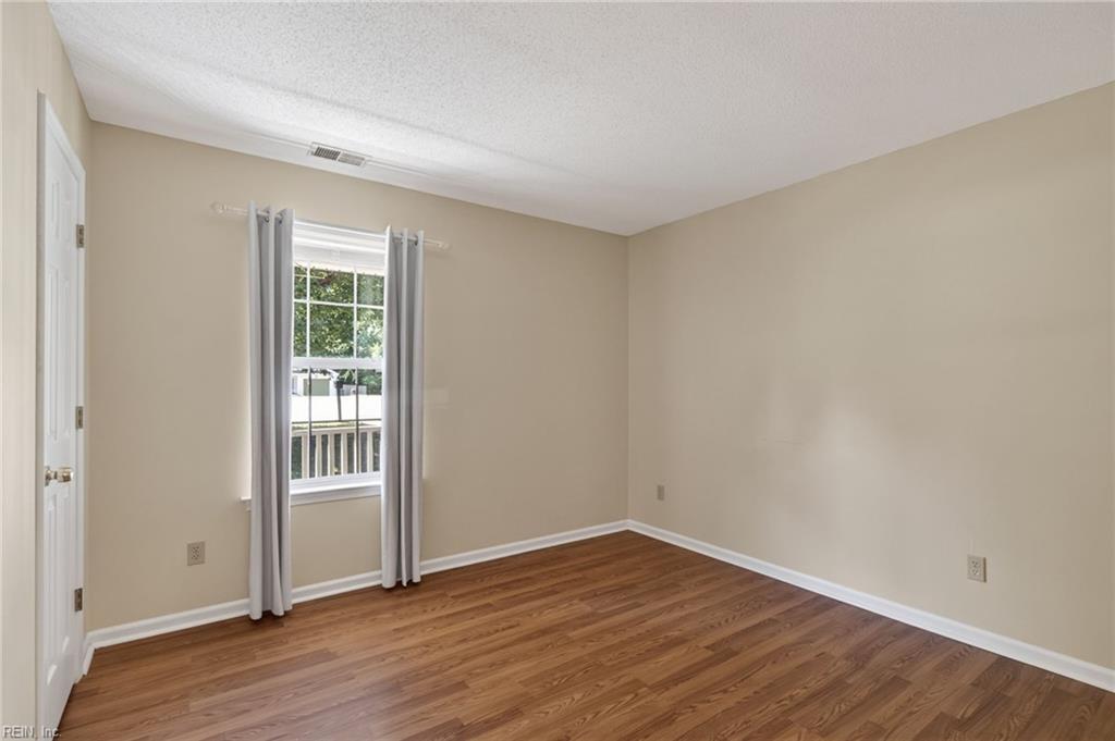 148 Berkshire Blvd Property Photo 21
