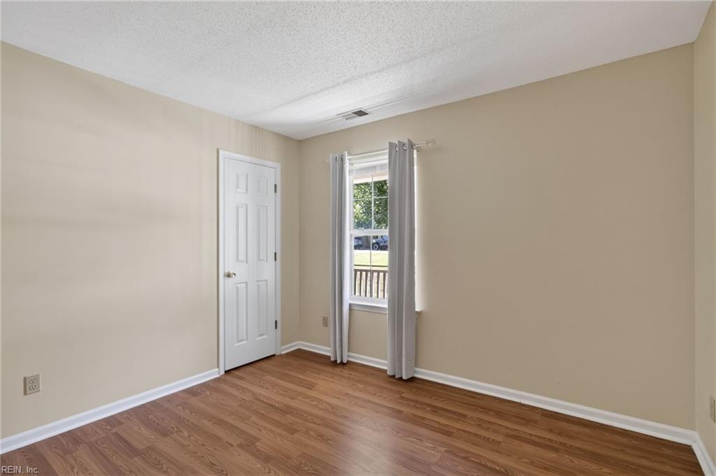148 Berkshire Blvd Property Photo 22