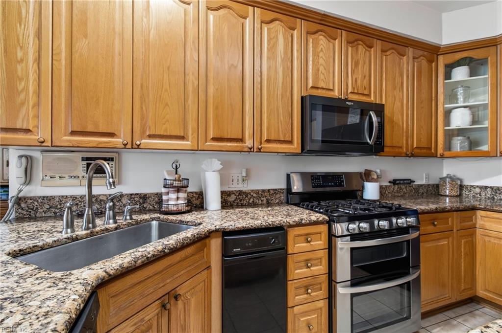 5836 Woodstock Pt Property Photo 10