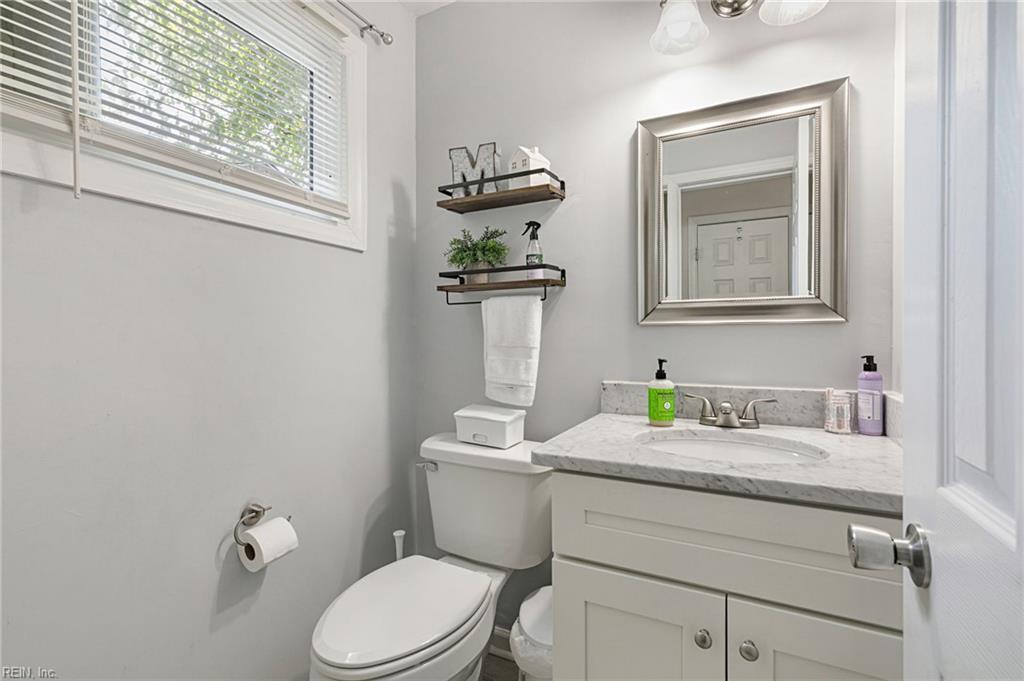 449 Dauphin Ln Property Photo 14