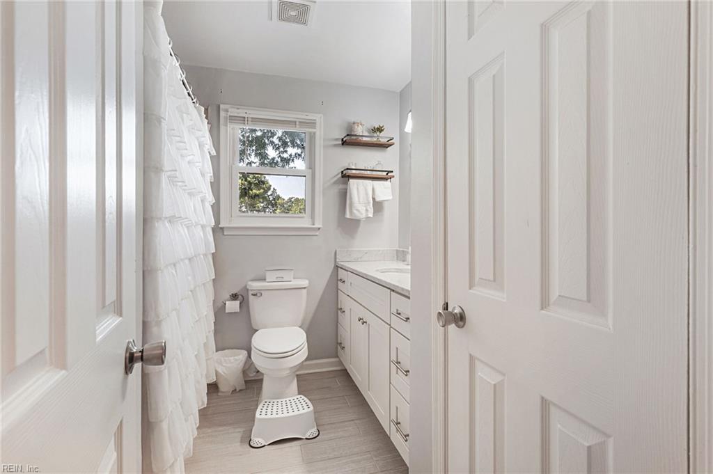 449 Dauphin Ln Property Photo 19