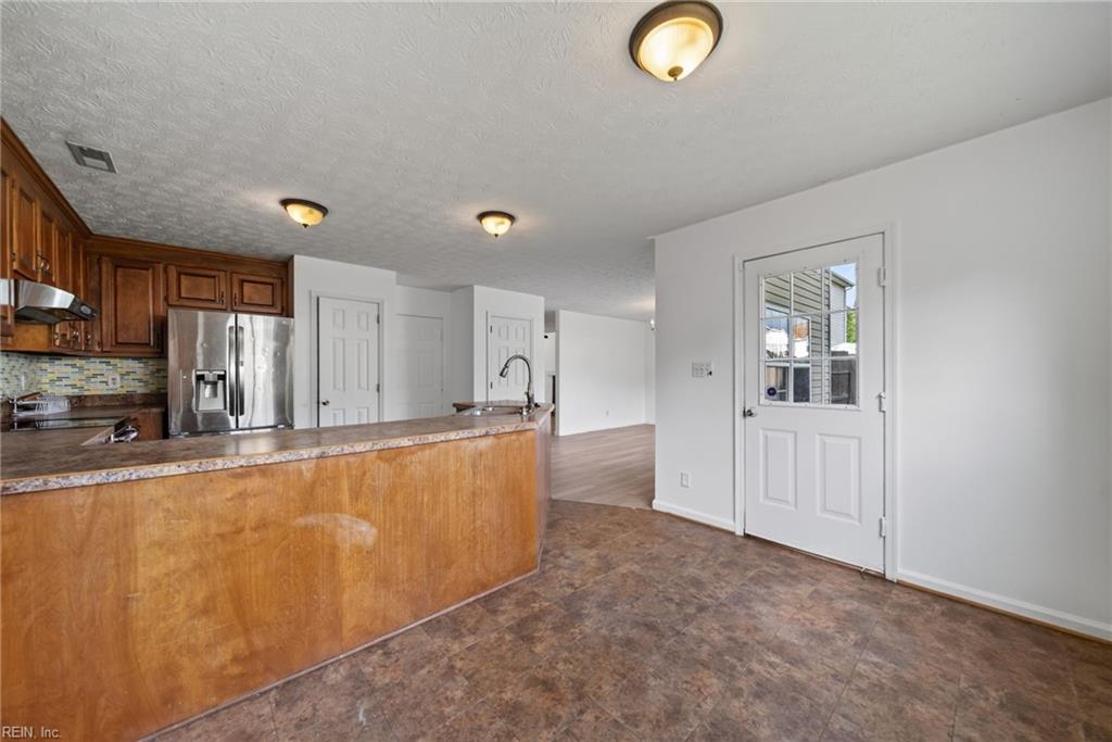 724 Kings Ridge Dr Property Photo 6