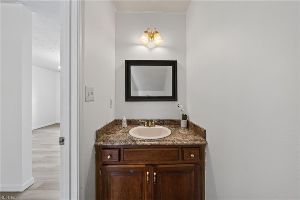 724 Kings Ridge Dr Property Photo 15