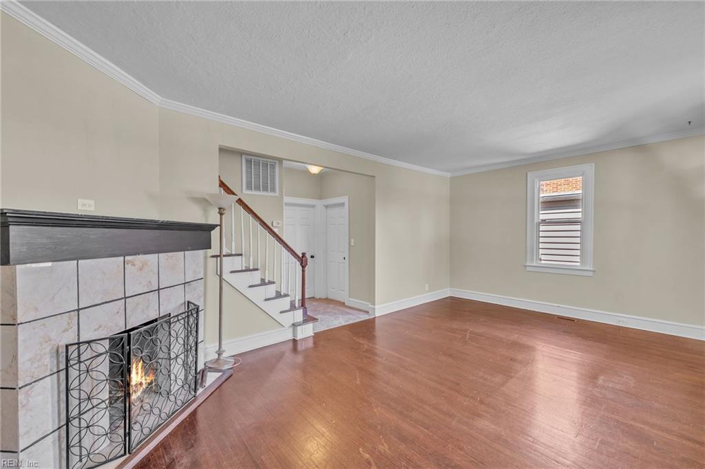 123 Pochin Pl Property Photo 4